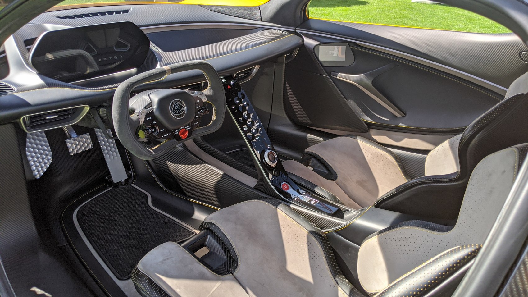 https://totalrenting.es/wp-content/uploads/2022/10/lotus-evija-type-130-2020-70-kwh-2000-cv-coupe-3.png