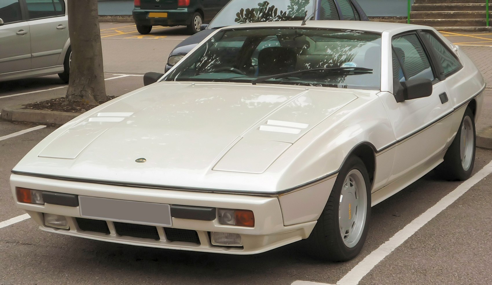 https://totalrenting.es/wp-content/uploads/2022/10/lotus-excel-1982-2-2-162-cv-coupe.png