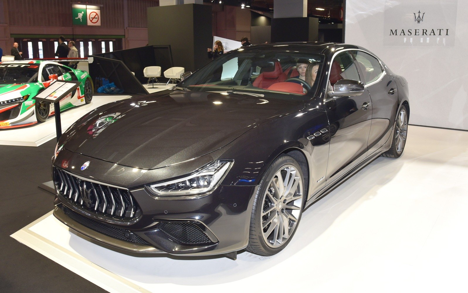 https://totalrenting.es/wp-content/uploads/2022/10/maserati-ghibli-iii-m157-facelift-2017-2017-3-0d-v6-275-cv-automatic-berlina.png