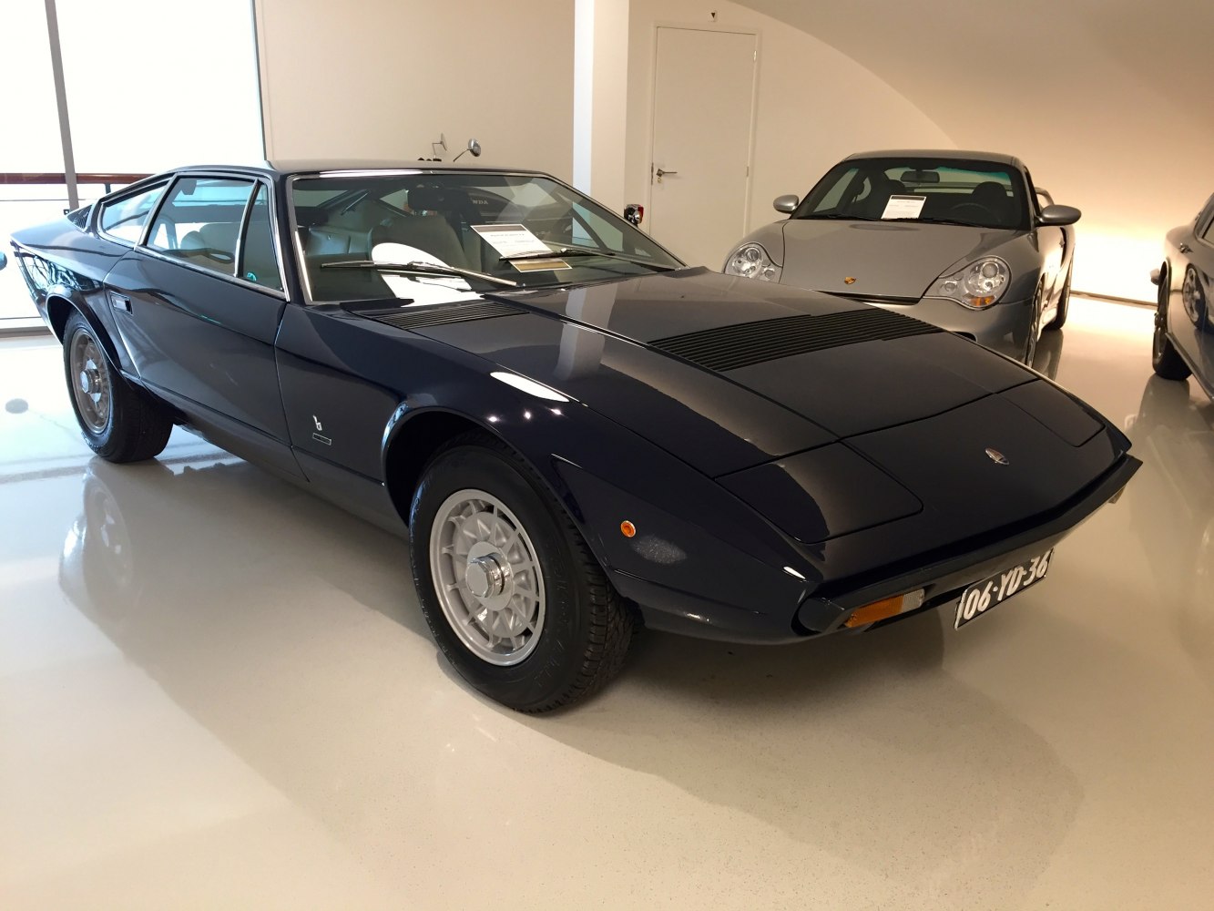 https://totalrenting.es/wp-content/uploads/2022/10/maserati-khamsin-1974-4-9-v8-320-cv-coupe-1.png