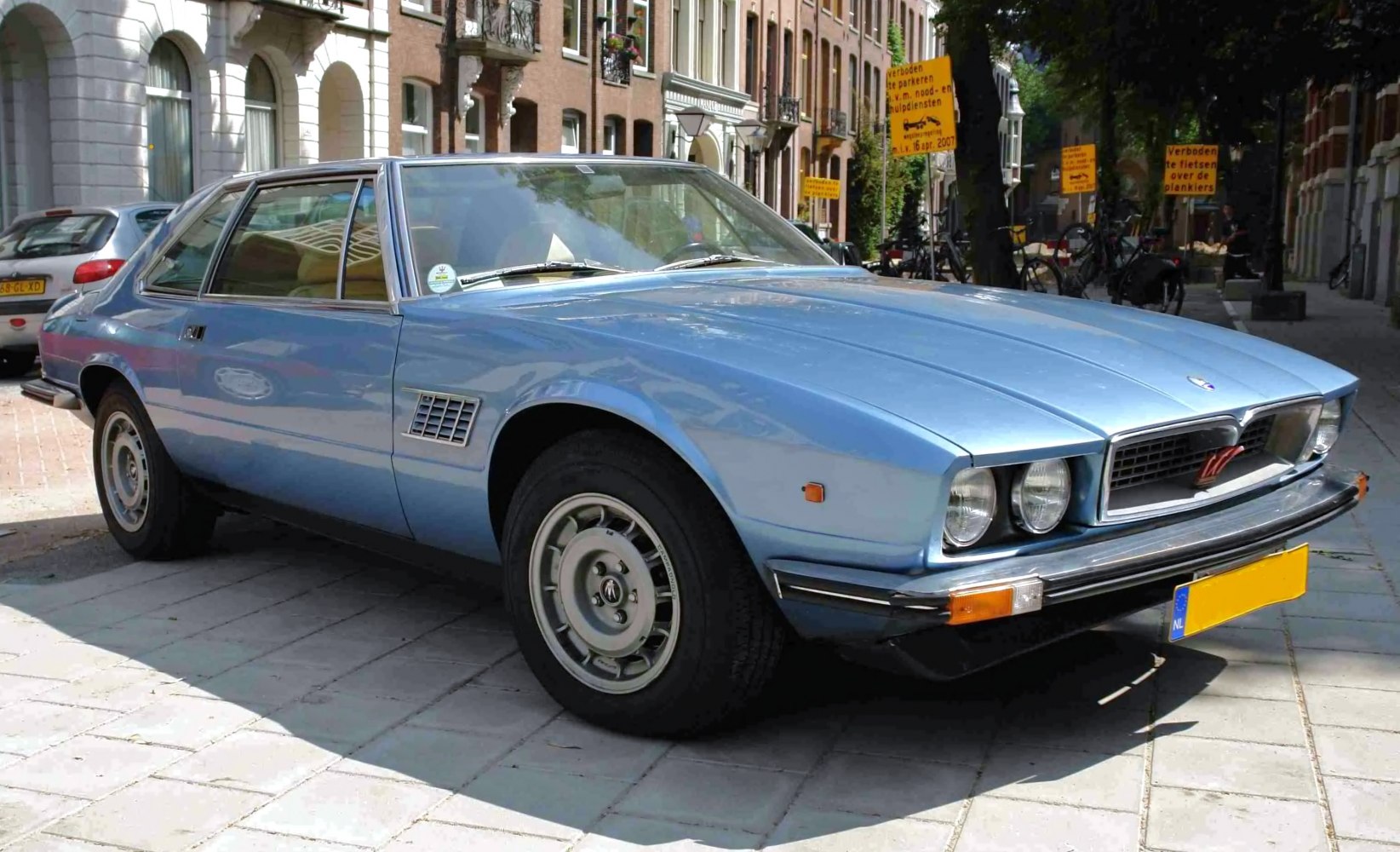 https://totalrenting.es/wp-content/uploads/2022/10/maserati-kyalami-1976-4-2-270-cv-coupe.png