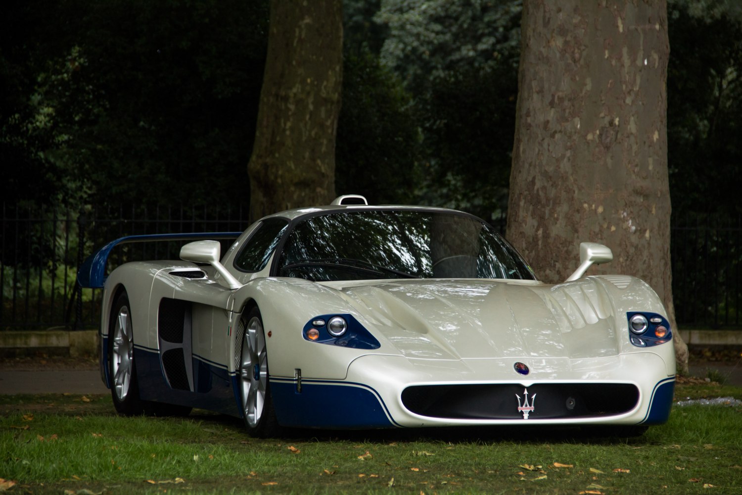 https://totalrenting.es/wp-content/uploads/2022/10/maserati-mc12-2004-6-0-v12-624-cv-coupe-2.png