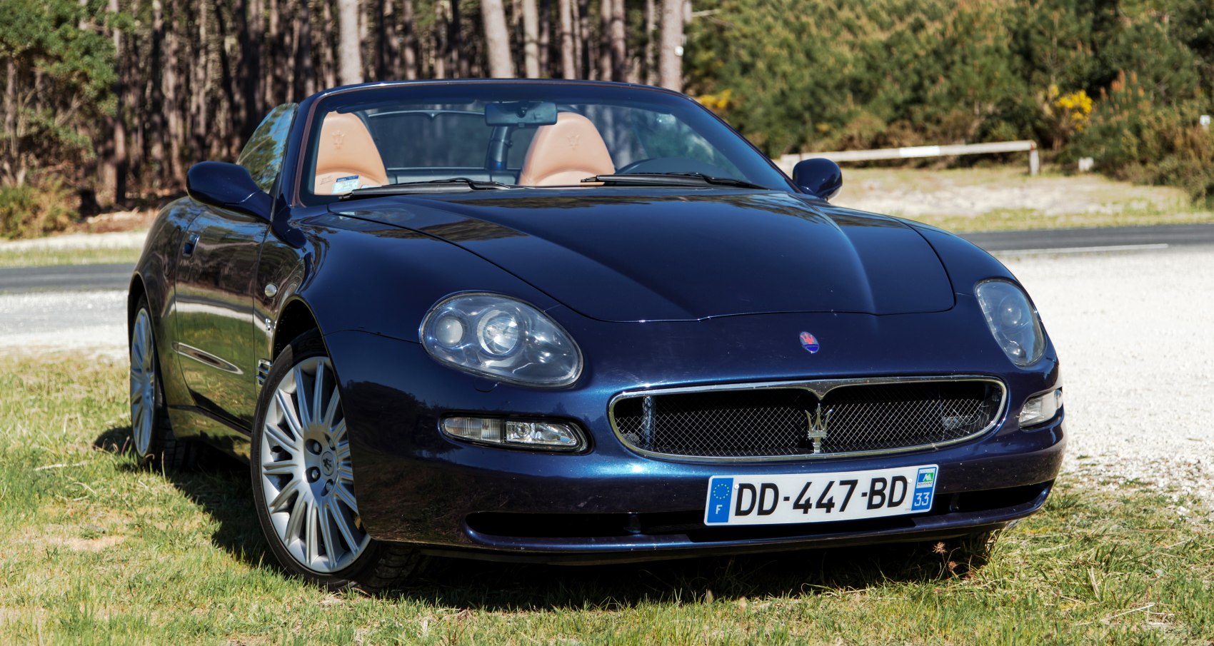 https://totalrenting.es/wp-content/uploads/2022/10/maserati-spyder-2002-4-2-i-v8-32v-390-cv-cabriolet-1.png