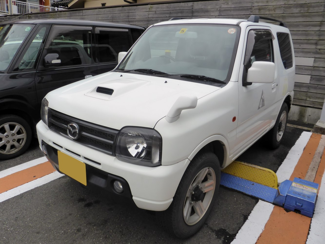 https://totalrenting.es/wp-content/uploads/2022/10/mazda-az-offroad-1998-0-7-12v-64-cv-4wd-todoterreno-2.png