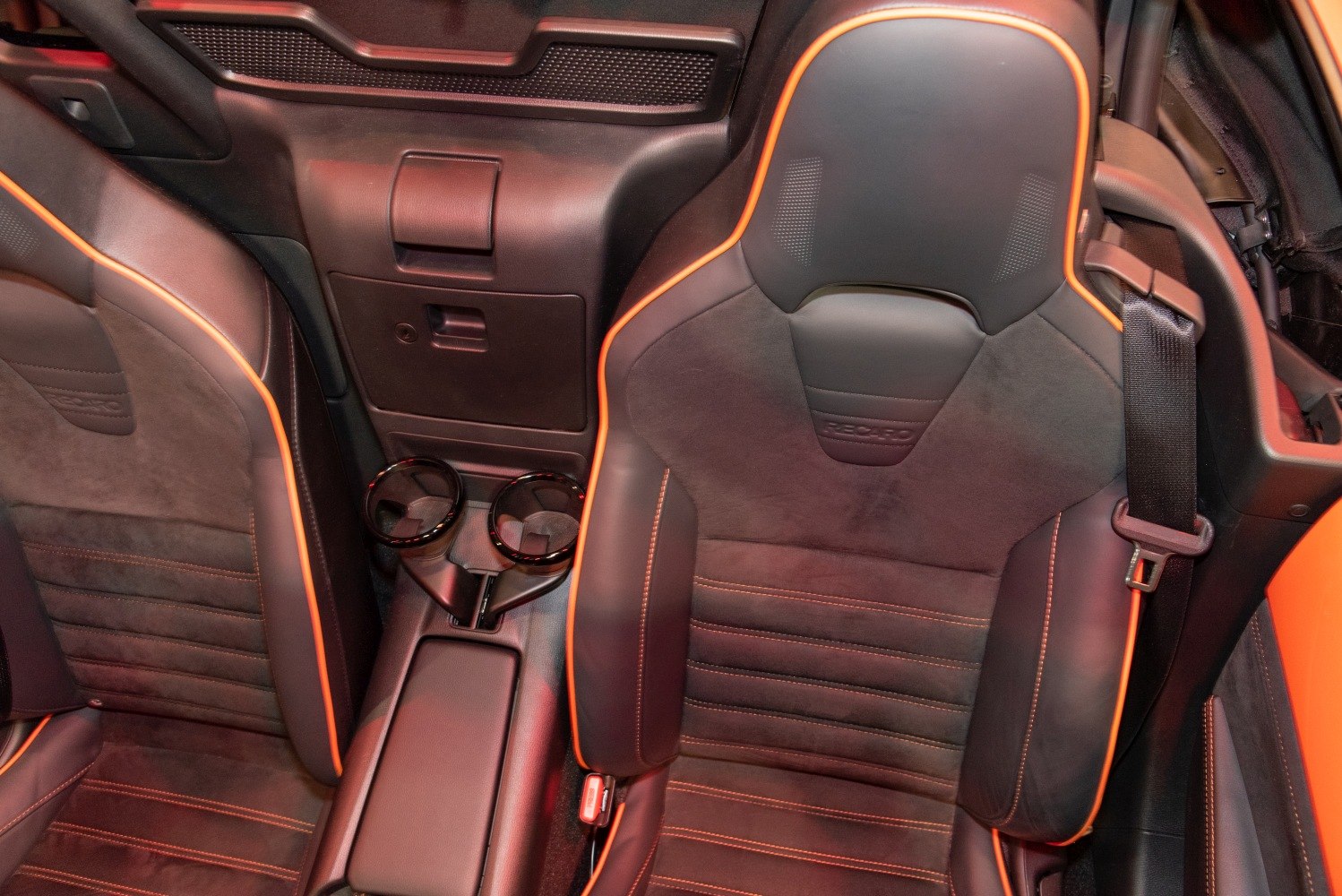 https://totalrenting.es/wp-content/uploads/2022/10/mazda-mx-5-iv-nd2-2019-2-0-skyactiv-g-181-cv-automatic-cabriolet-13.png