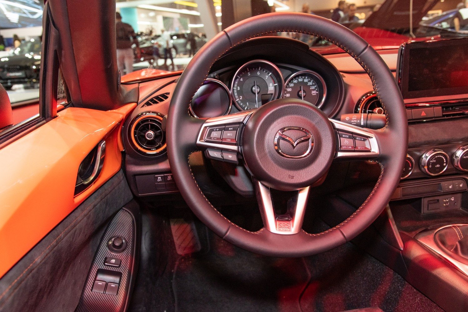 https://totalrenting.es/wp-content/uploads/2022/10/mazda-mx-5-iv-nd2-2019-2-0-skyactiv-g-181-cv-automatic-cabriolet-14.png