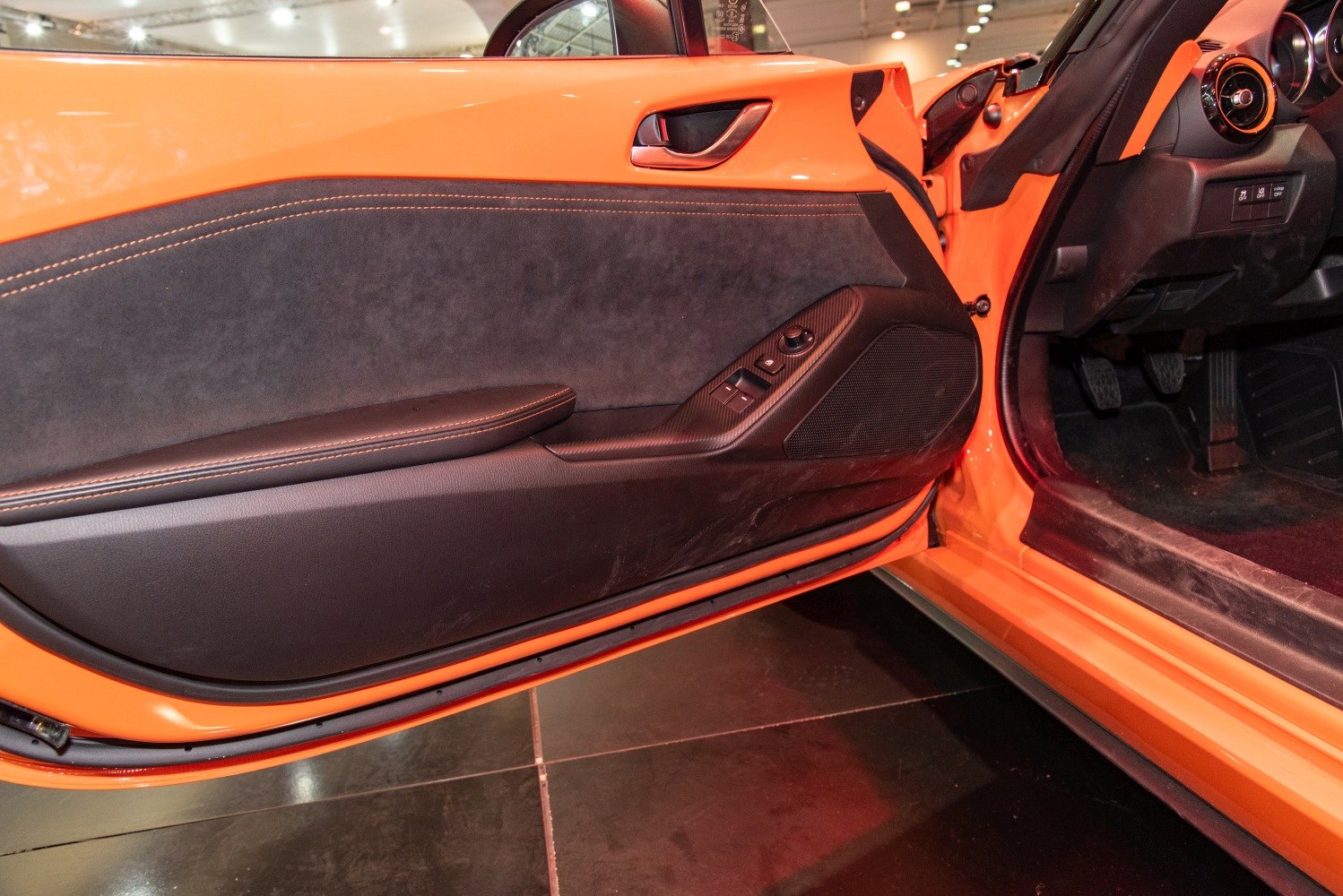 https://totalrenting.es/wp-content/uploads/2022/10/mazda-mx-5-iv-nd2-2019-2-0-skyactiv-g-181-cv-automatic-cabriolet-15.png