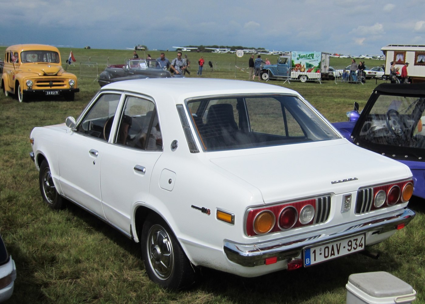 https://totalrenting.es/wp-content/uploads/2022/10/mazda-rx-3-sedan-s102a-1971-1-0-110-cv-wankel-berlina-1.png