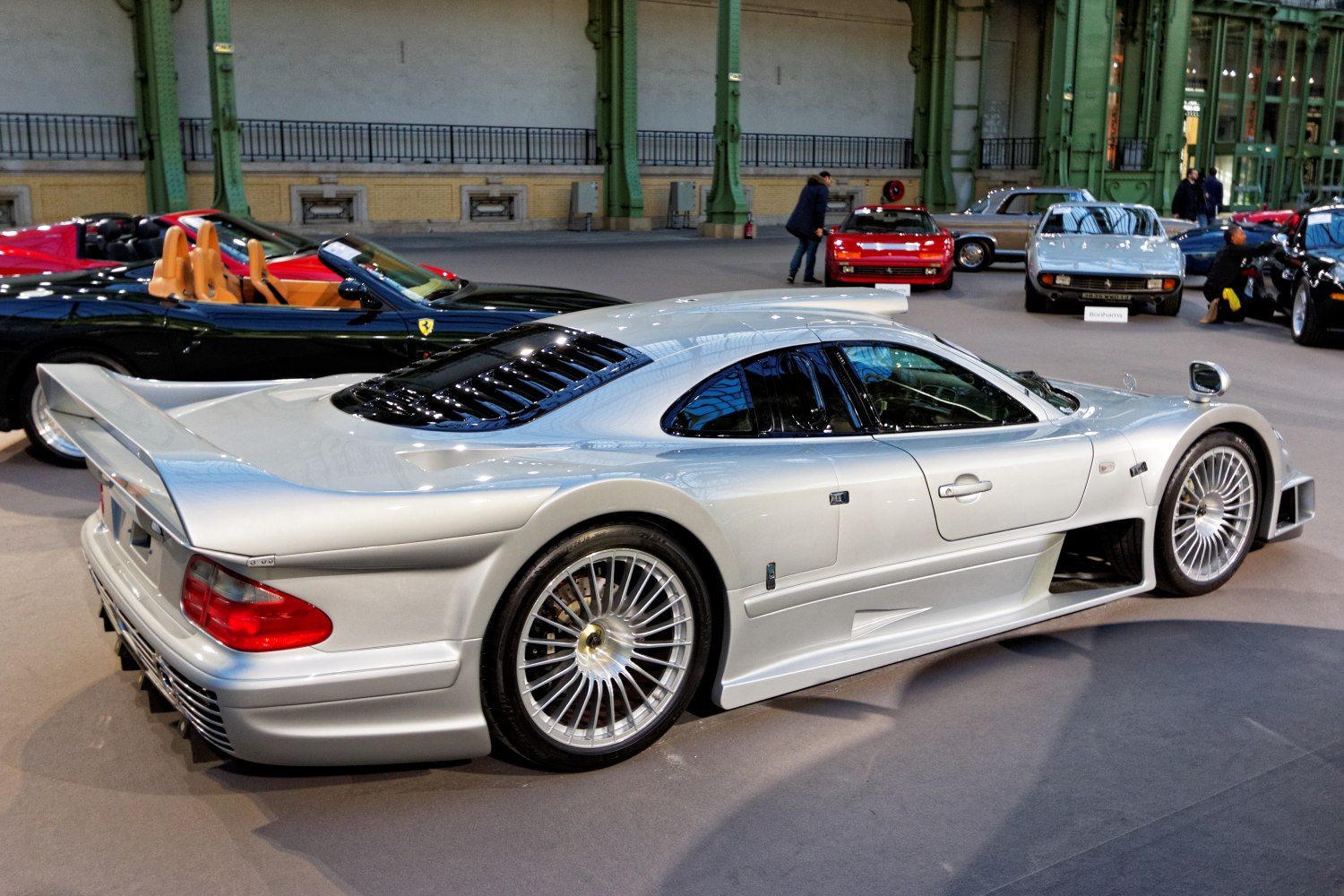 https://totalrenting.es/wp-content/uploads/2022/10/mercedes-benz-clk-gtr-coupe-w297-1989-6-9-v12-612-cv-coupe-5.png