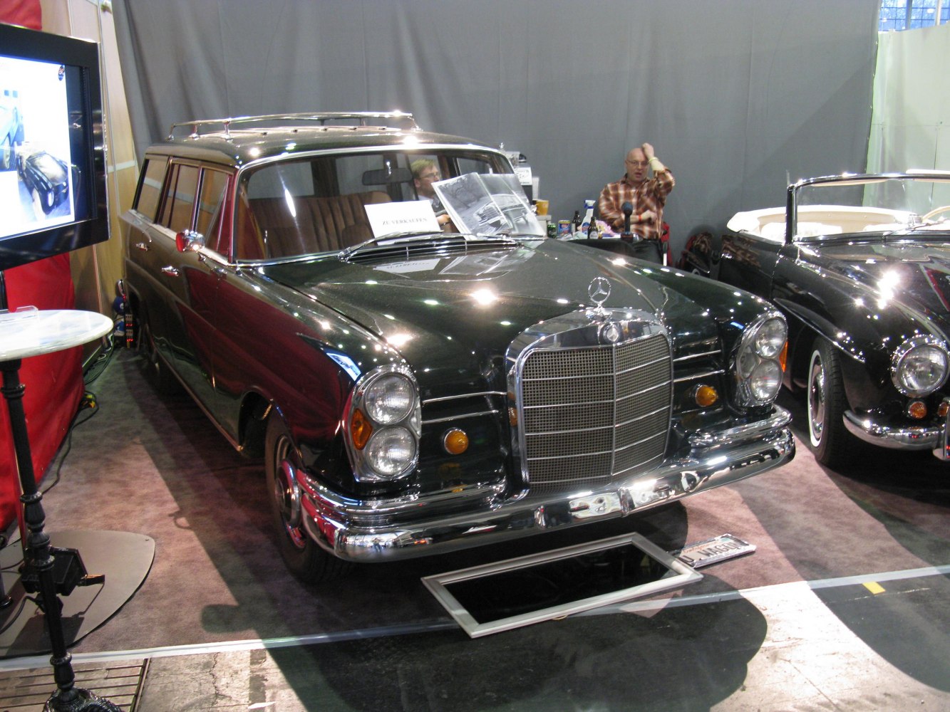 https://totalrenting.es/wp-content/uploads/2022/10/mercedes-benz-fintail-universal-w111-1966-230-s-120-cv-ranchera.png