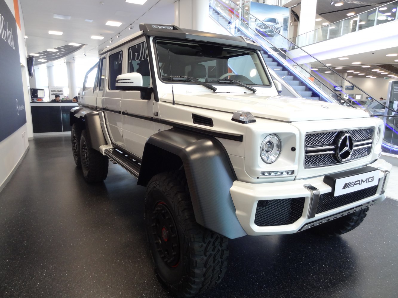 https://totalrenting.es/wp-content/uploads/2022/10/mercedes-benz-g-class-6x6-w463-2013-amg-g-63-v8-544-cv-6x6-7g-tronic-speedshift-plus-pick-up-1.png
