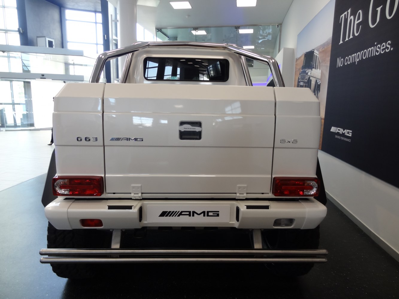 https://totalrenting.es/wp-content/uploads/2022/10/mercedes-benz-g-class-6x6-w463-2013-amg-g-63-v8-544-cv-6x6-7g-tronic-speedshift-plus-pick-up-4.png