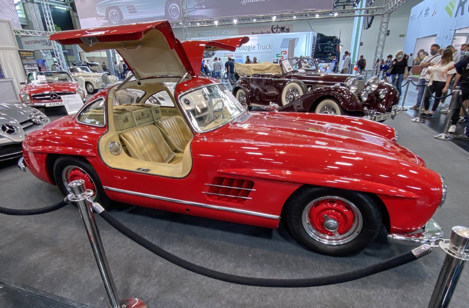 https://totalrenting.es/wp-content/uploads/2022/10/mercedes-benz-sl-coupe-w198-1954-300-sl-215-cv-coupe-4.png