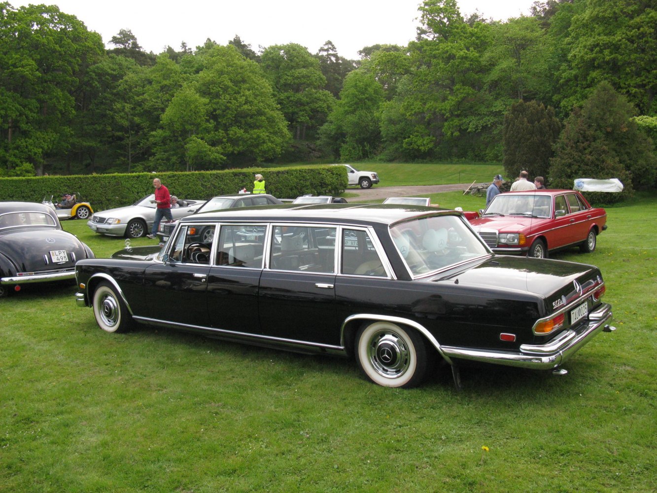 https://totalrenting.es/wp-content/uploads/2022/10/mercedes-benz-w100-pullman-1964-600-v8-250-cv-automatic-berlina-1.png