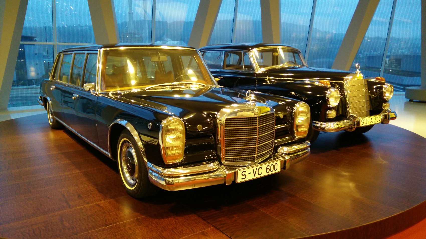 https://totalrenting.es/wp-content/uploads/2022/10/mercedes-benz-w100-pullman-1964-600-v8-250-cv-automatic-berlina-11.png