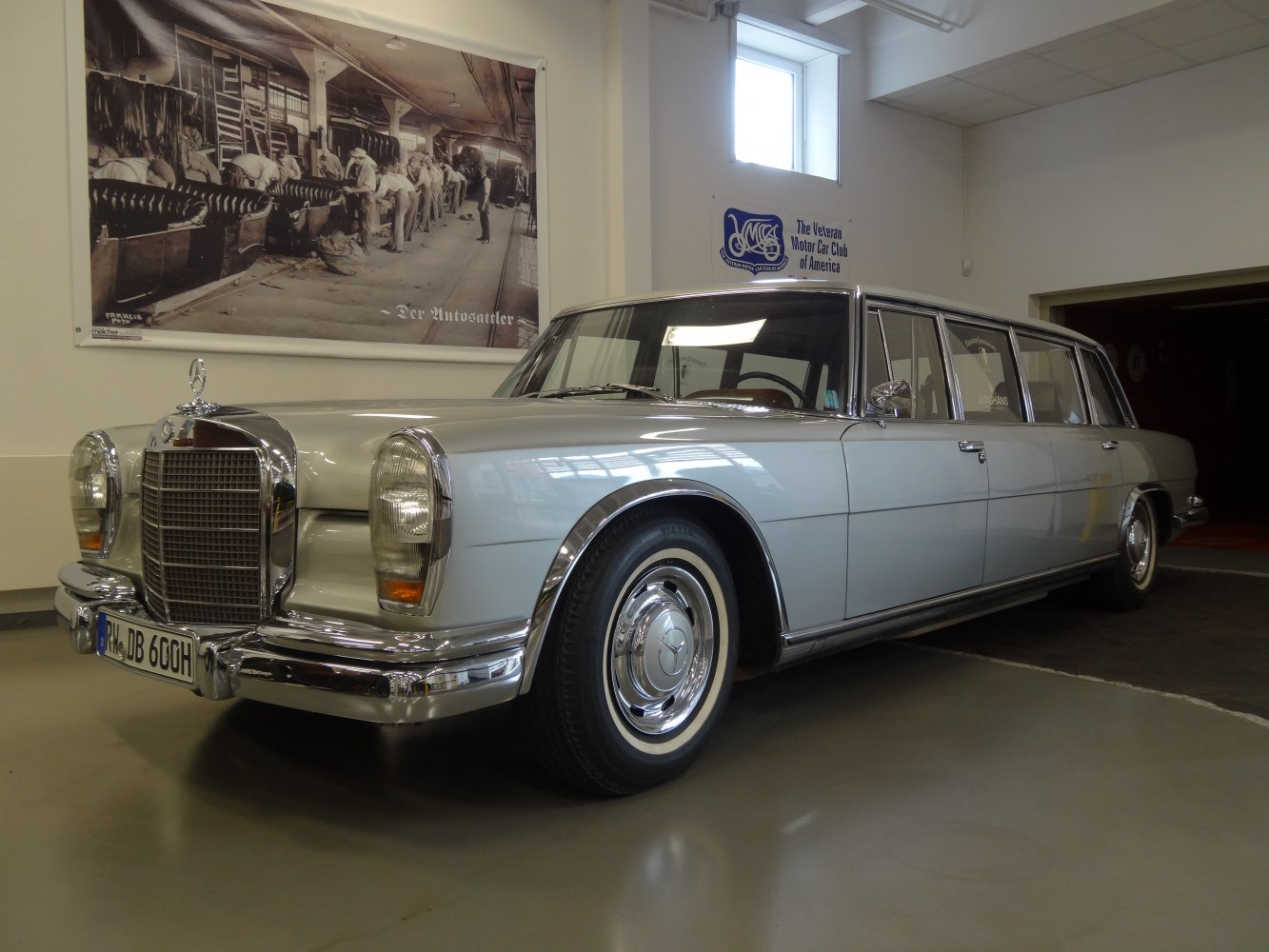 https://totalrenting.es/wp-content/uploads/2022/10/mercedes-benz-w100-pullman-1964-600-v8-250-cv-automatic-berlina-3.png
