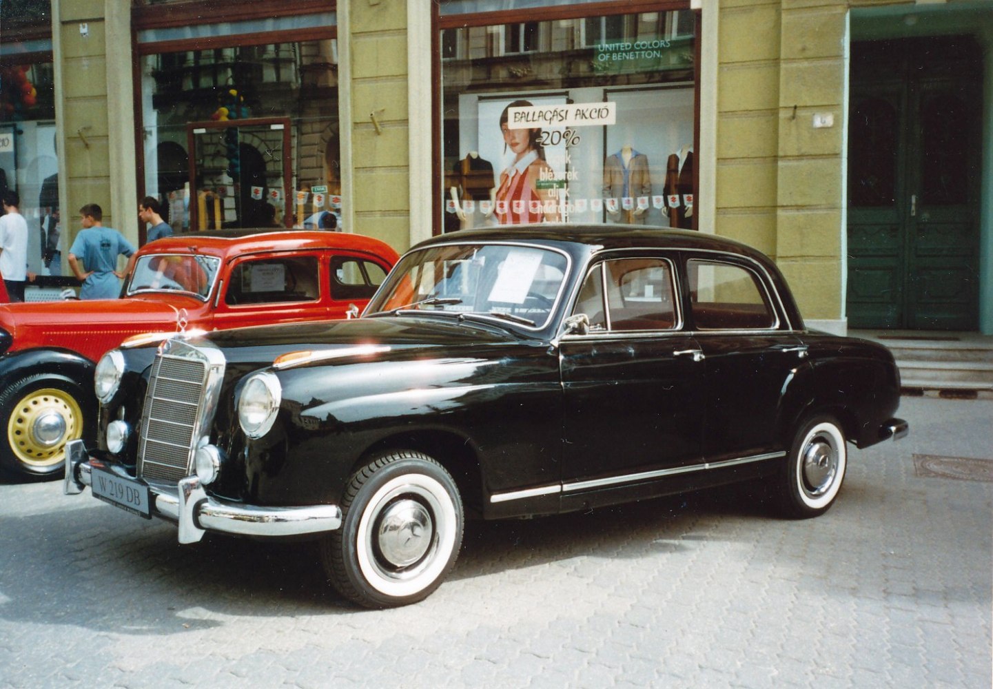 https://totalrenting.es/wp-content/uploads/2022/10/mercedes-benz-w105-sedan-1956-219-85-cv-berlina.png