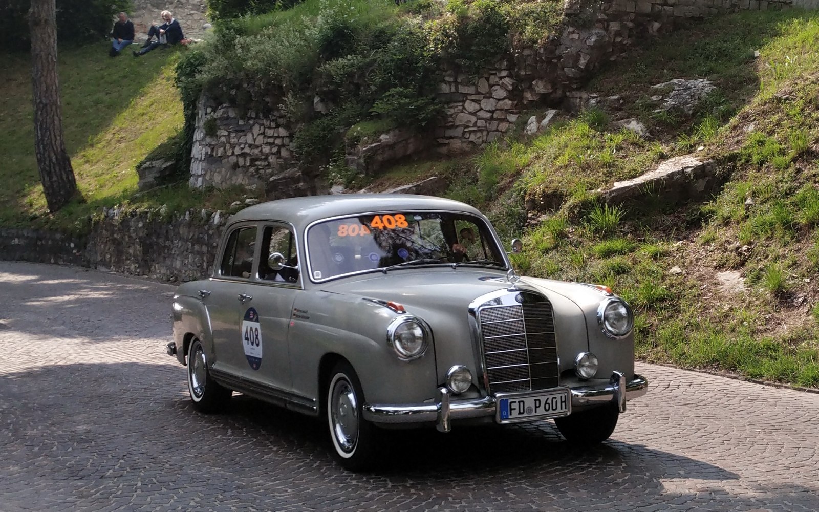 https://totalrenting.es/wp-content/uploads/2022/10/mercedes-benz-w180-i-sedan-1954-220-a-85-cv-berlina.png
