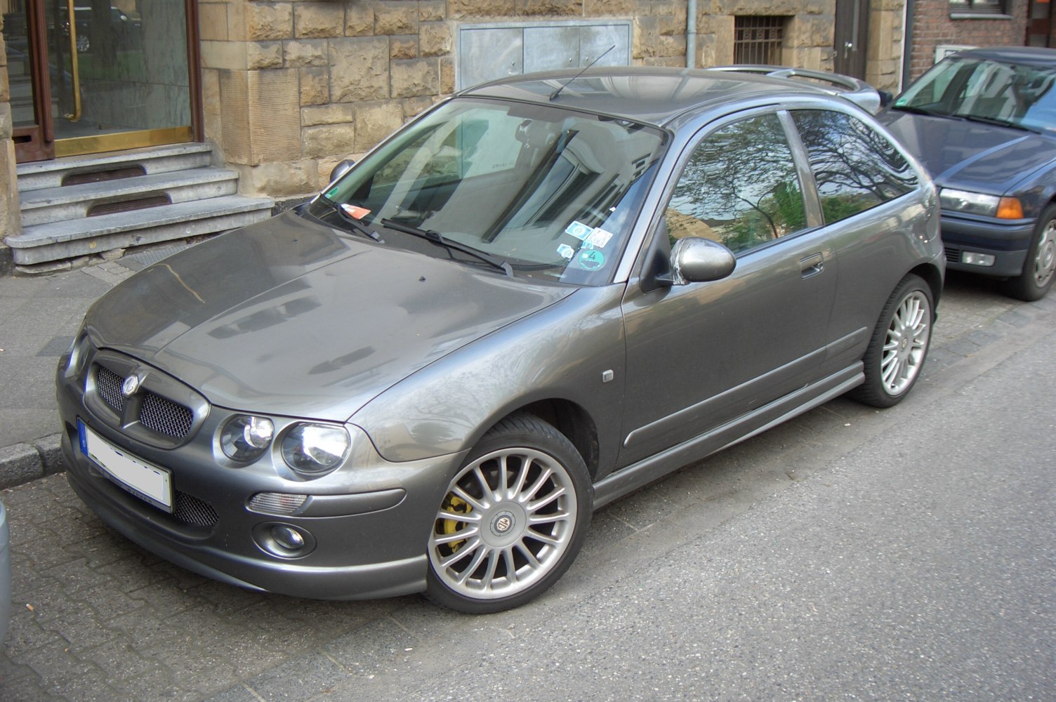 https://totalrenting.es/wp-content/uploads/2022/10/mg-zr-2001-1-4-i-16v-103-cv-hatchback.png