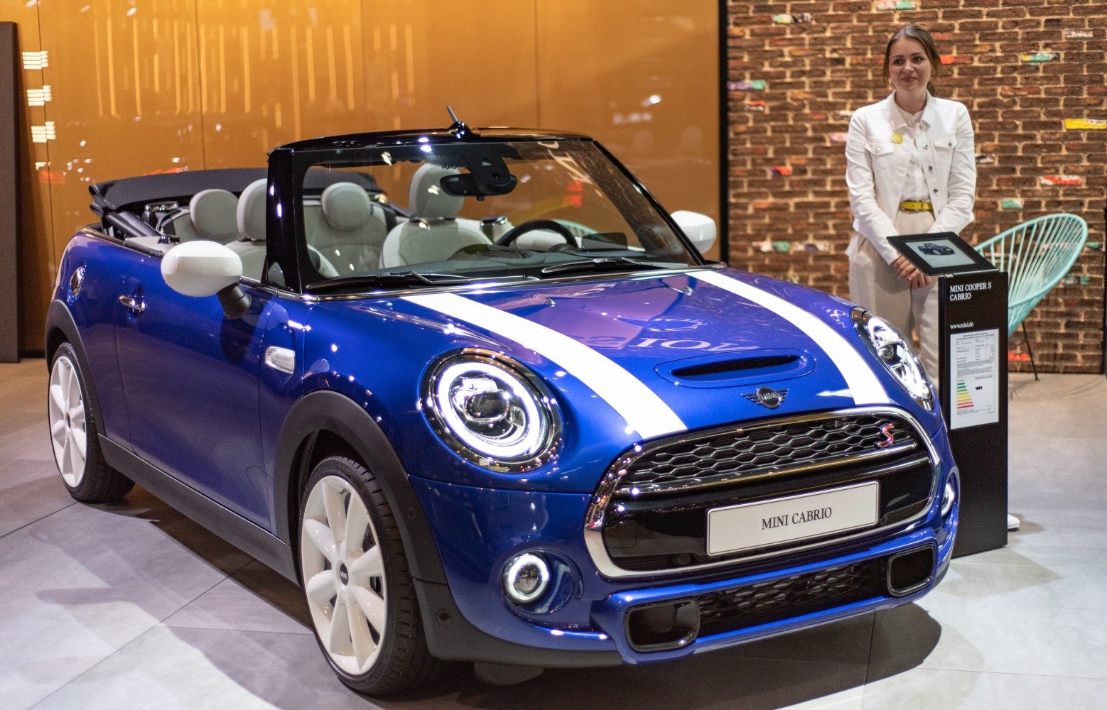 https://totalrenting.es/wp-content/uploads/2022/10/mini-convertible-f57-facelift-2018-2018-one-1-5-102-cv-cabriolet.png