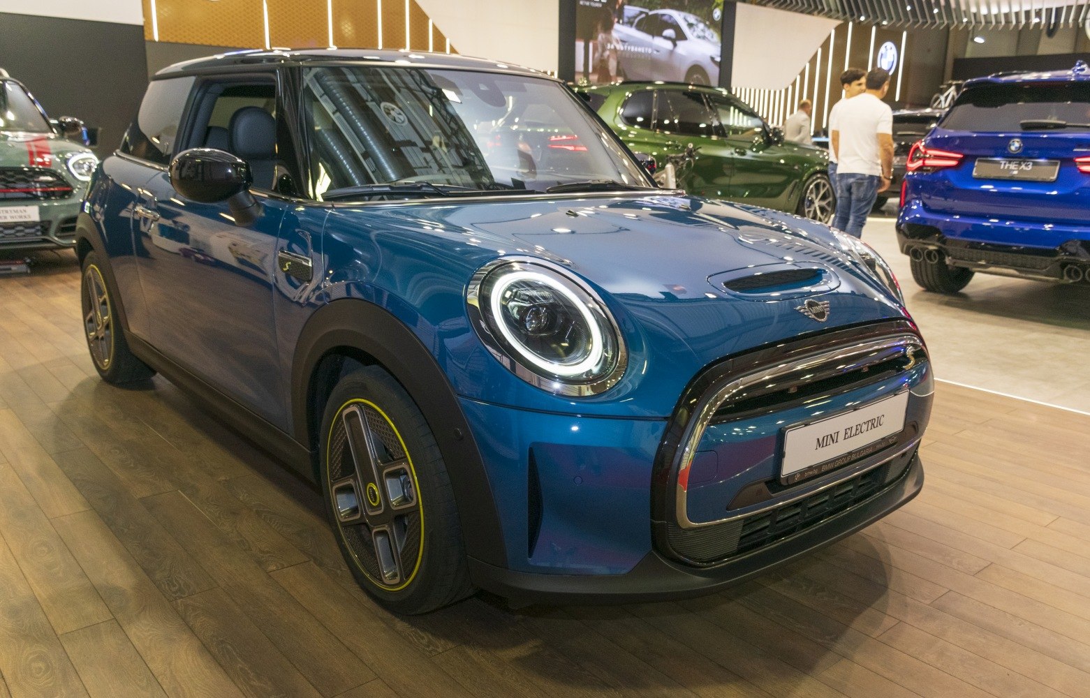 https://totalrenting.es/wp-content/uploads/2022/10/mini-electric-cooper-se-f56-facelift-2021-2021-32-6-kwh-184-cv-hatchback-16.png
