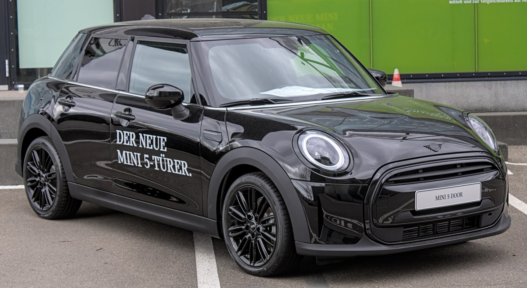 https://totalrenting.es/wp-content/uploads/2022/10/mini-hatch-f55-facelift-2018-5-door-2018-one-first-1-5-75-cv-hatchback.png
