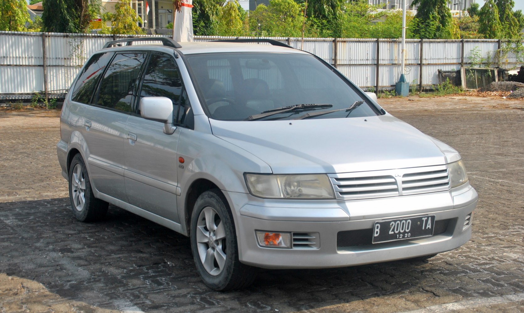 https://totalrenting.es/wp-content/uploads/2022/10/mitsubishi-chariot-grandis-n11-1997-2-3-i-16v-gdi-150-cv-minivan-1.png