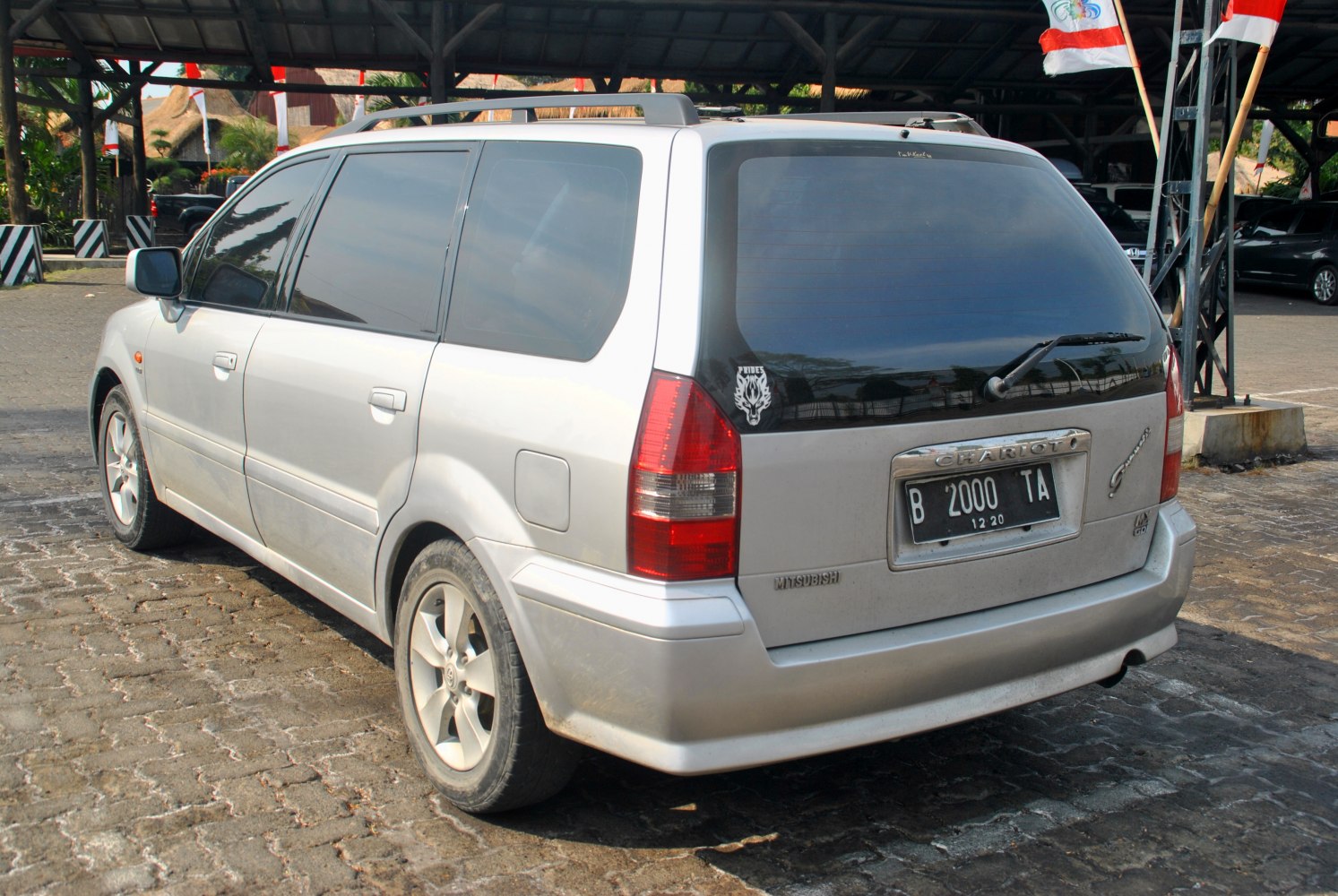 https://totalrenting.es/wp-content/uploads/2022/10/mitsubishi-chariot-grandis-n11-1997-2-3-i-16v-gdi-150-cv-minivan-2.png