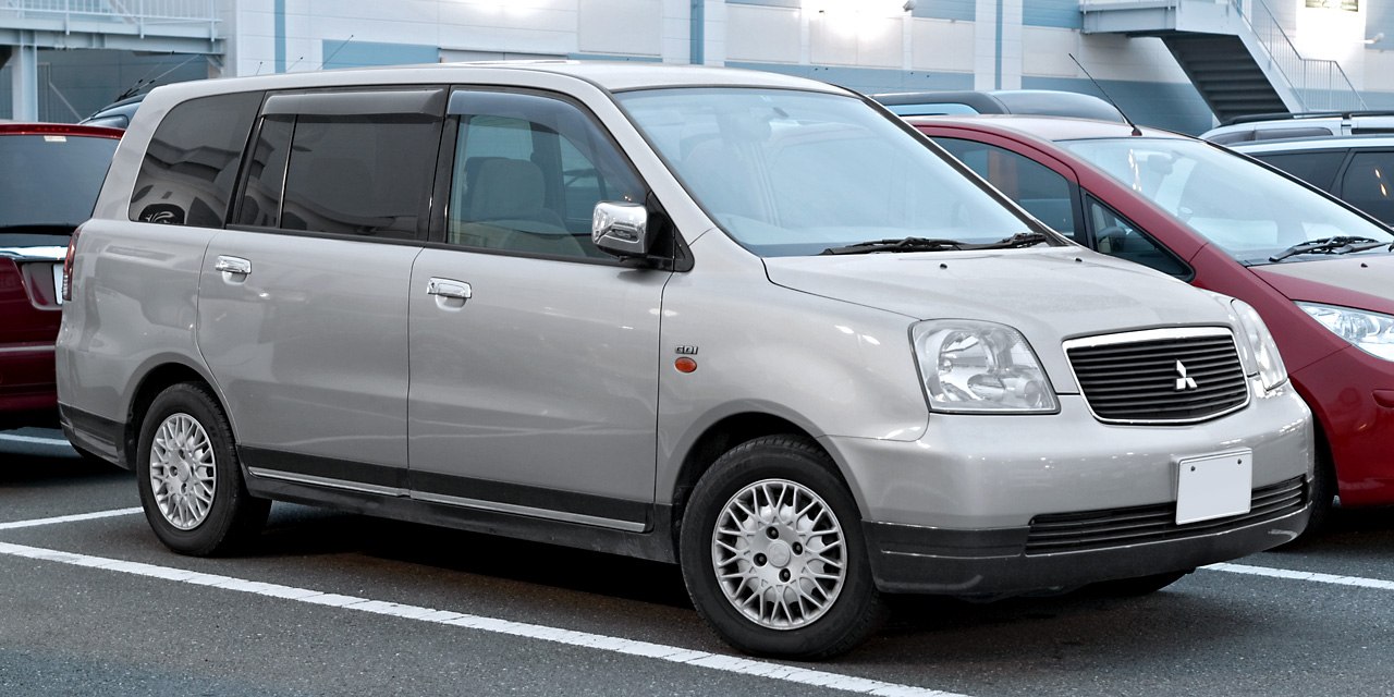 https://totalrenting.es/wp-content/uploads/2022/10/mitsubishi-dion-2000-1-8-gdi-165-cv-minivan.png
