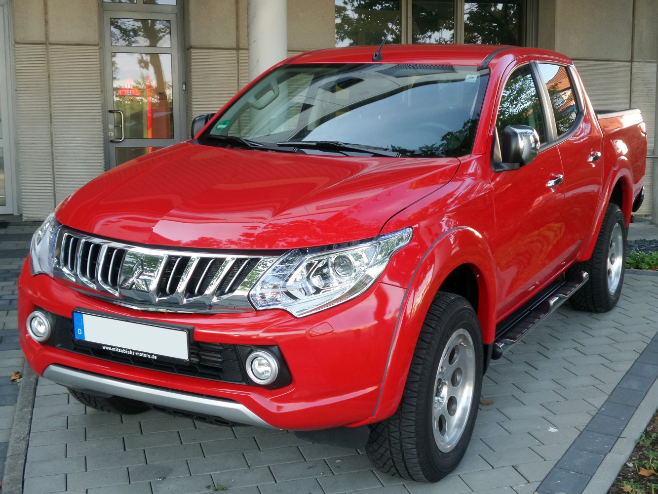 Mitsubishi L200  Precios, Ficha técnica, Características