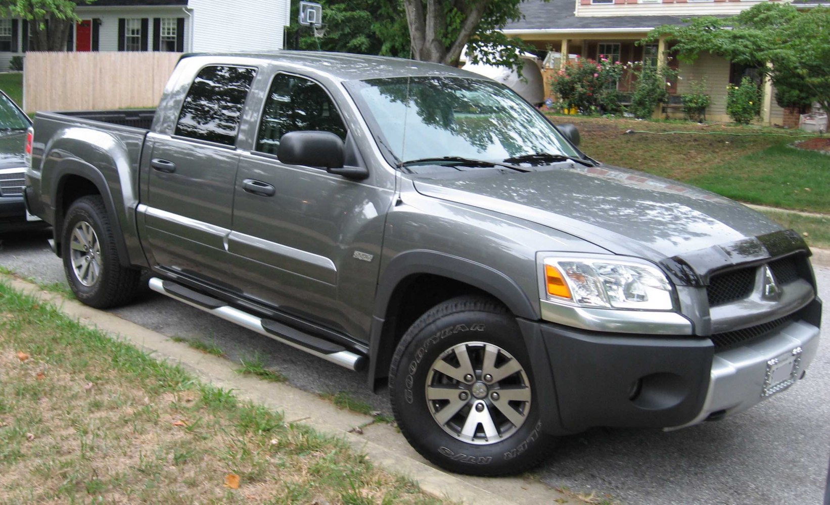 https://totalrenting.es/wp-content/uploads/2022/10/mitsubishi-raider-2006-3-7-ls-v6-210-cv-pick-up-2.png