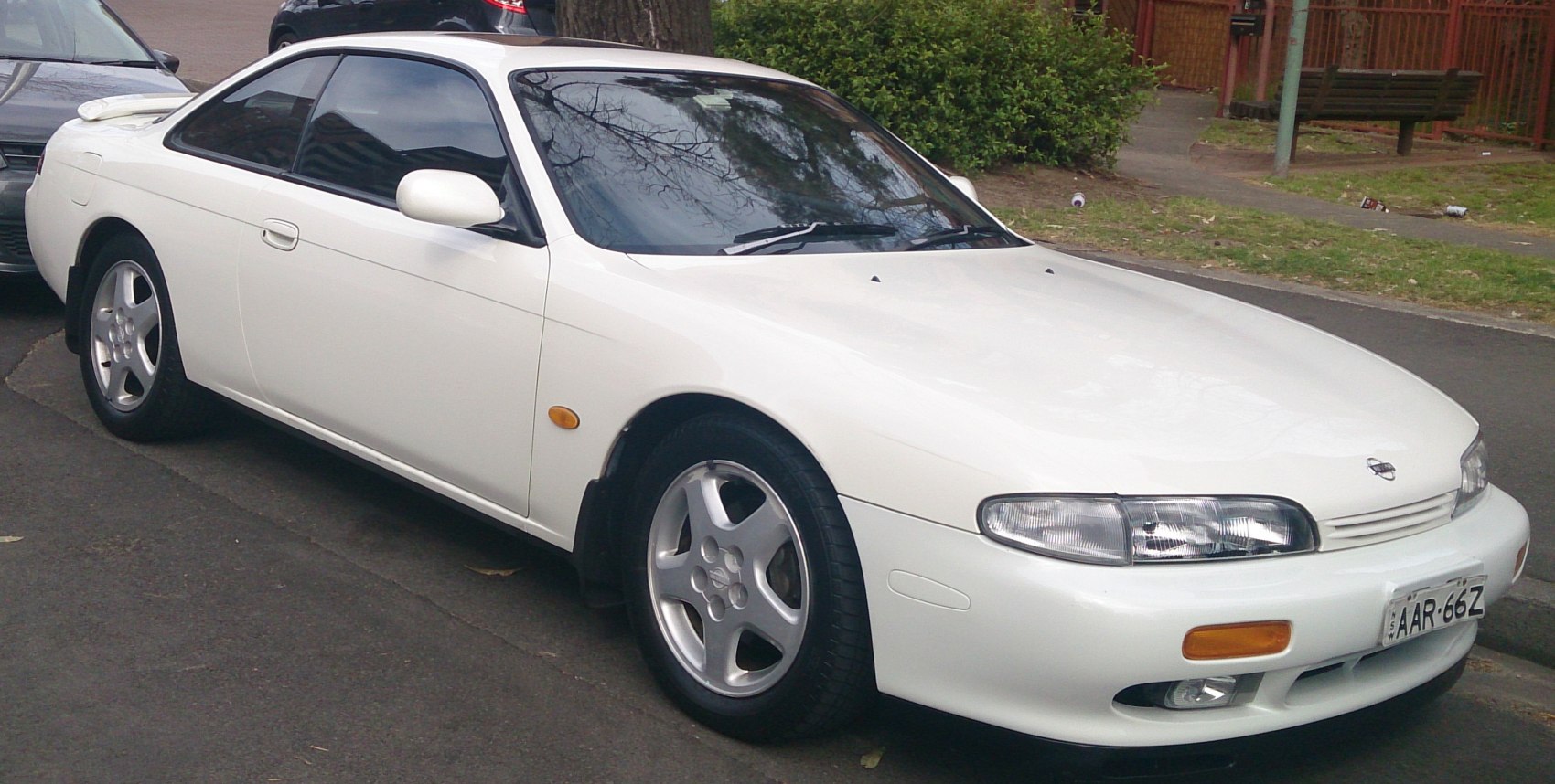 https://totalrenting.es/wp-content/uploads/2022/10/nissan-200-sx-s14-1993-2-0-i-16v-turbo-200-cv-coupe-2.png