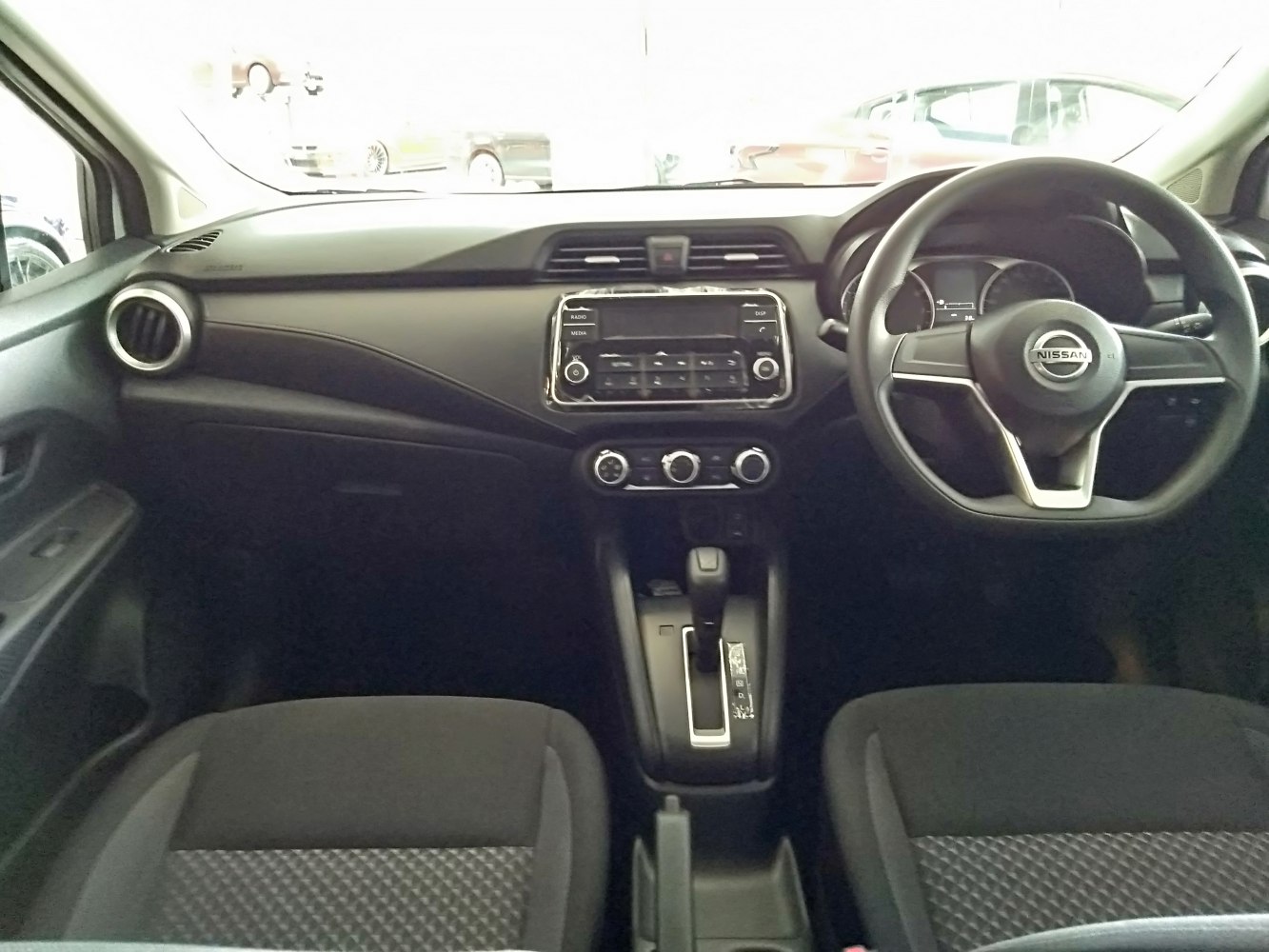 https://totalrenting.es/wp-content/uploads/2022/10/nissan-almera-iv-n18-2020-1-0-turbo-100-cv-cvt-berlina-11.png