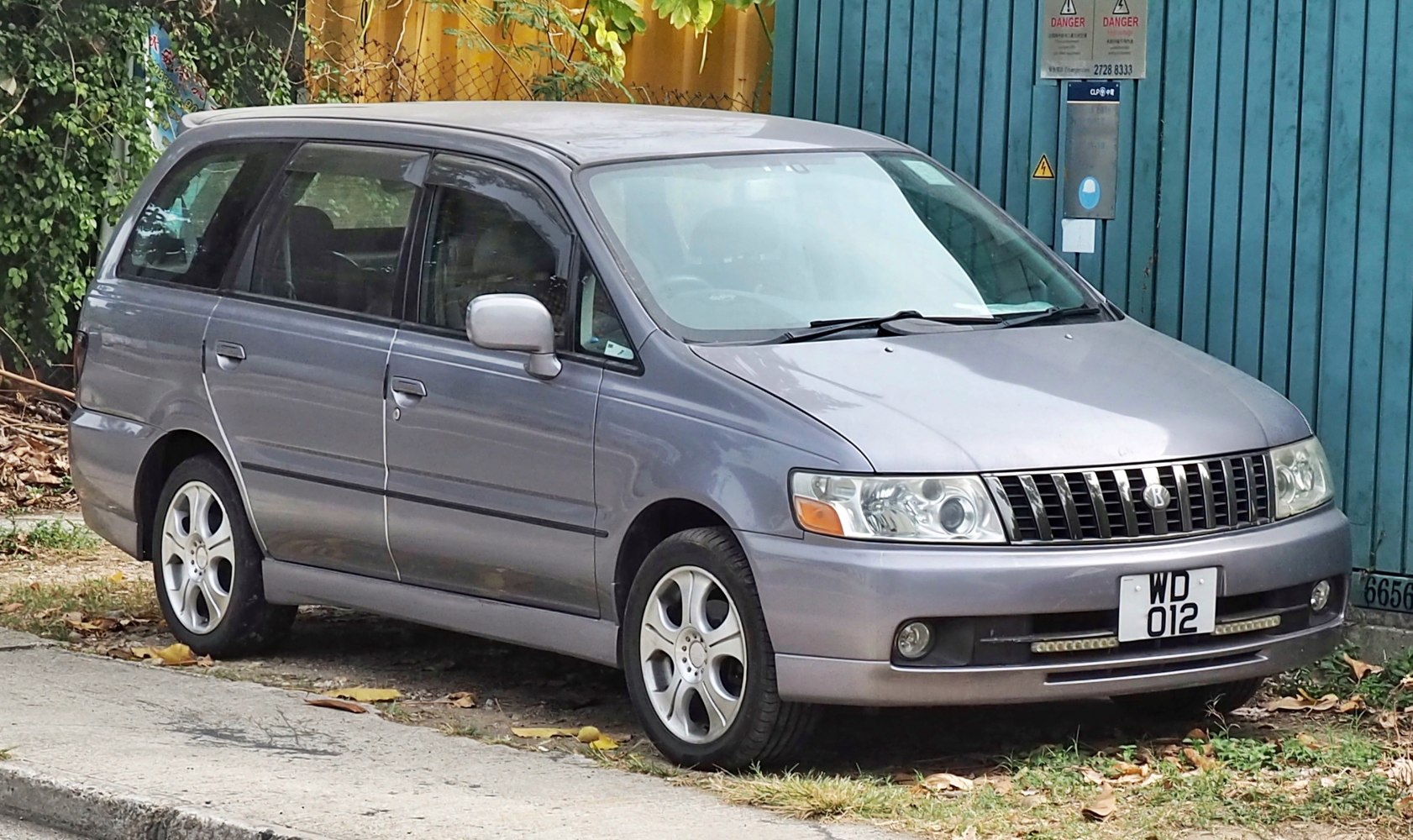 https://totalrenting.es/wp-content/uploads/2022/10/nissan-bassara-1999-2-5i-165-cv-automatic-minivan.png