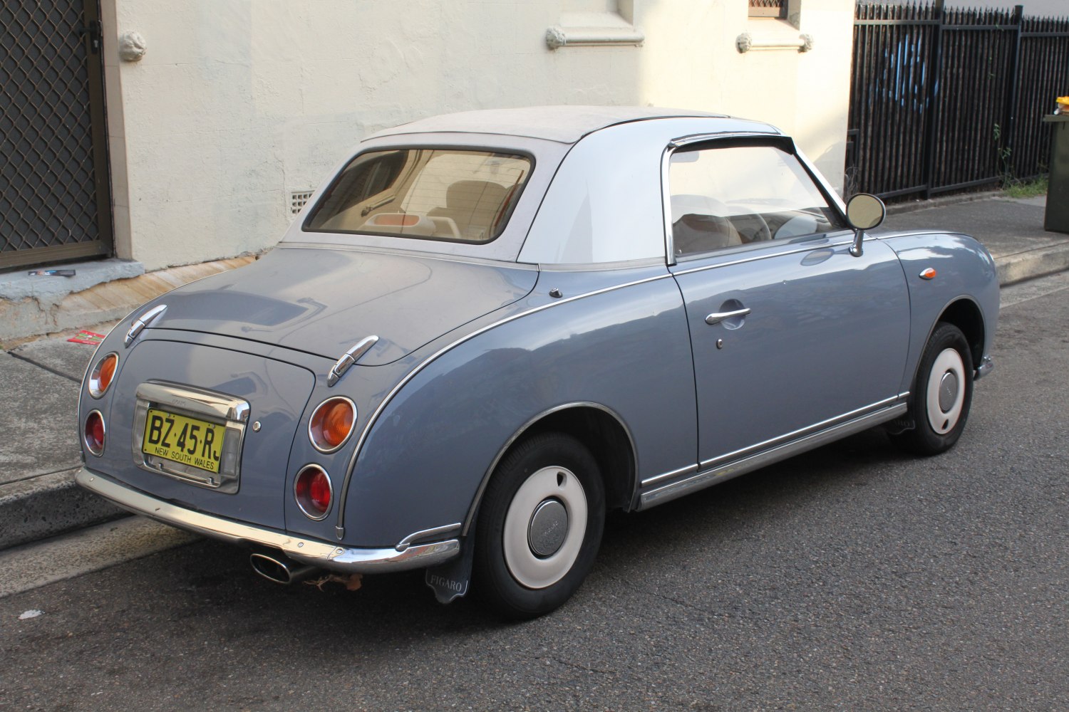 https://totalrenting.es/wp-content/uploads/2022/10/nissan-figaro-1991-1-0-t-76-cv-cabriolet-1.png