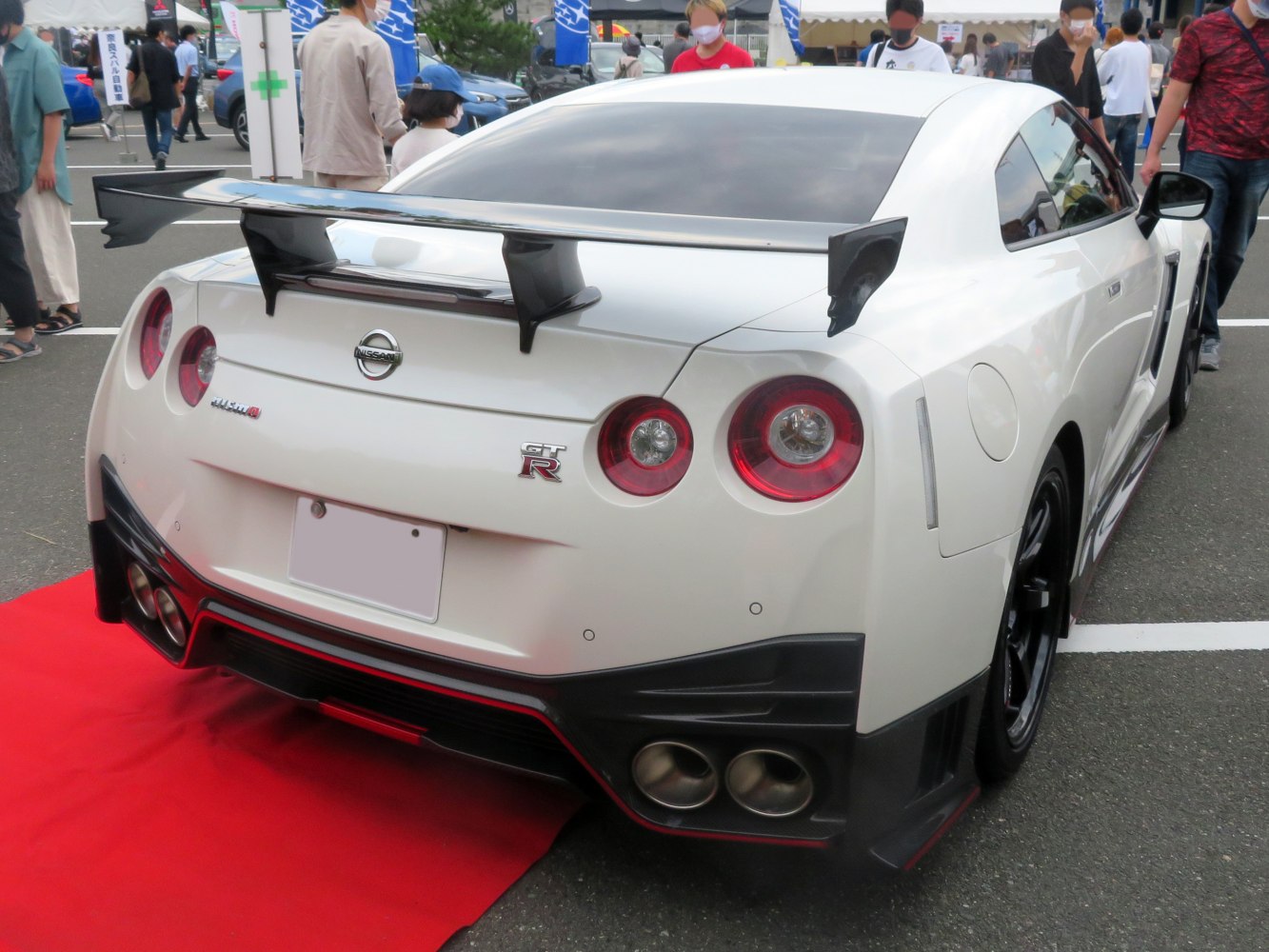 https://totalrenting.es/wp-content/uploads/2022/10/nissan-gt-r-nismo-2020-3-8-v6-600-cv-awd-dct-coupe-2.png