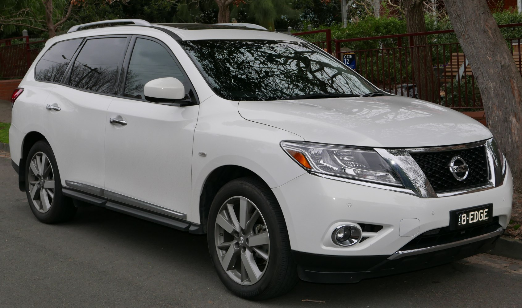 https://totalrenting.es/wp-content/uploads/2022/10/nissan-pathfinder-iv-2013-3-5-260-cv-xtronic-cvt-suv.png