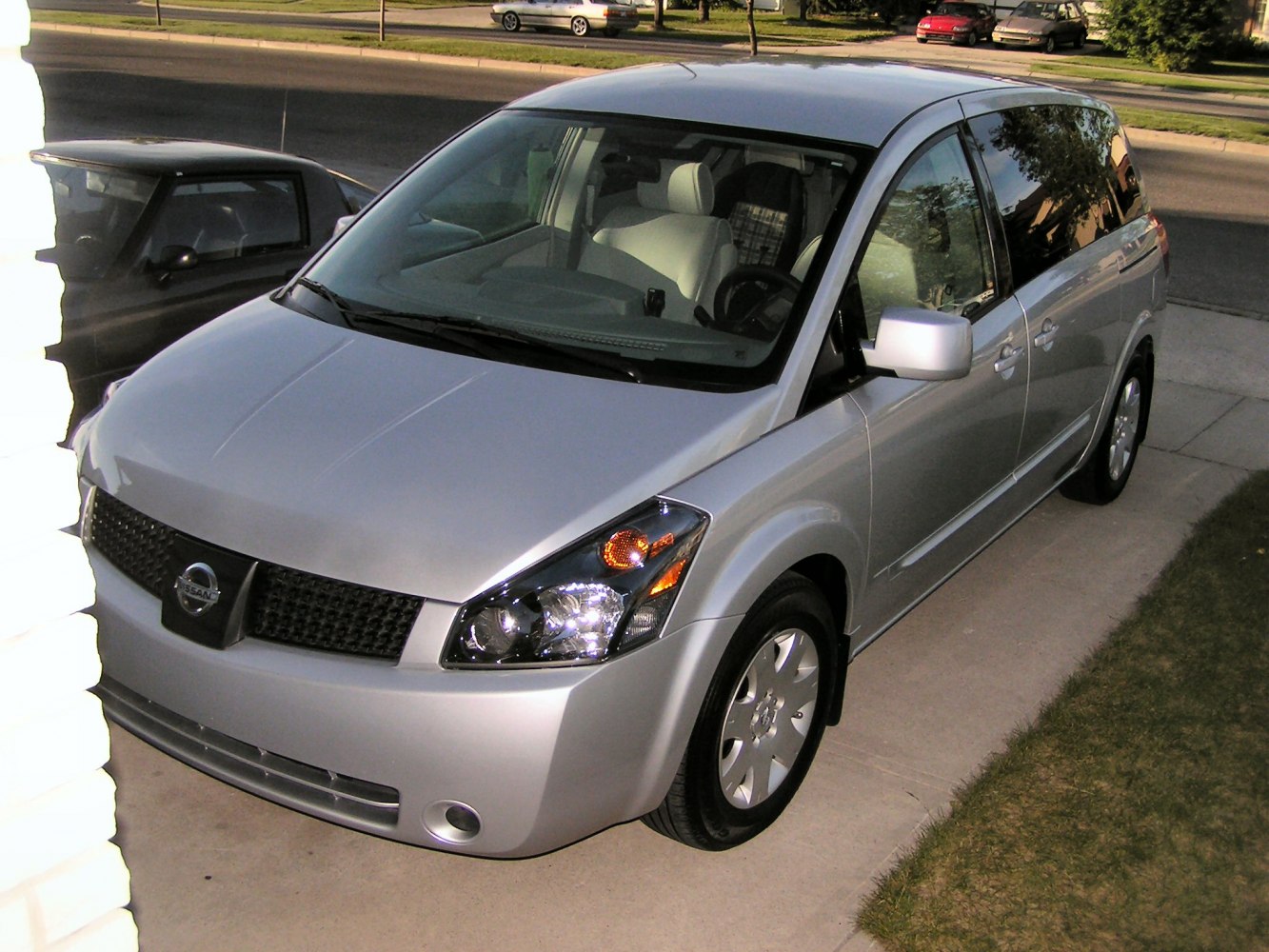 https://totalrenting.es/wp-content/uploads/2022/10/nissan-quest-ff-l-2004-3-5-i-v6-24v-233-cv-minivan-1.png