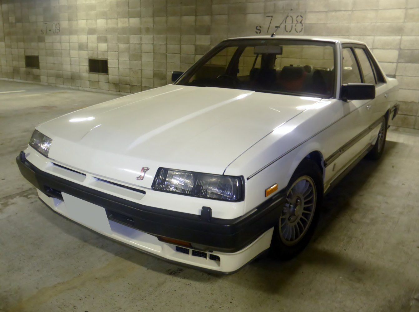 https://totalrenting.es/wp-content/uploads/2022/10/nissan-skyline-r30-1981-2-0-130-cv-berlina-2.png