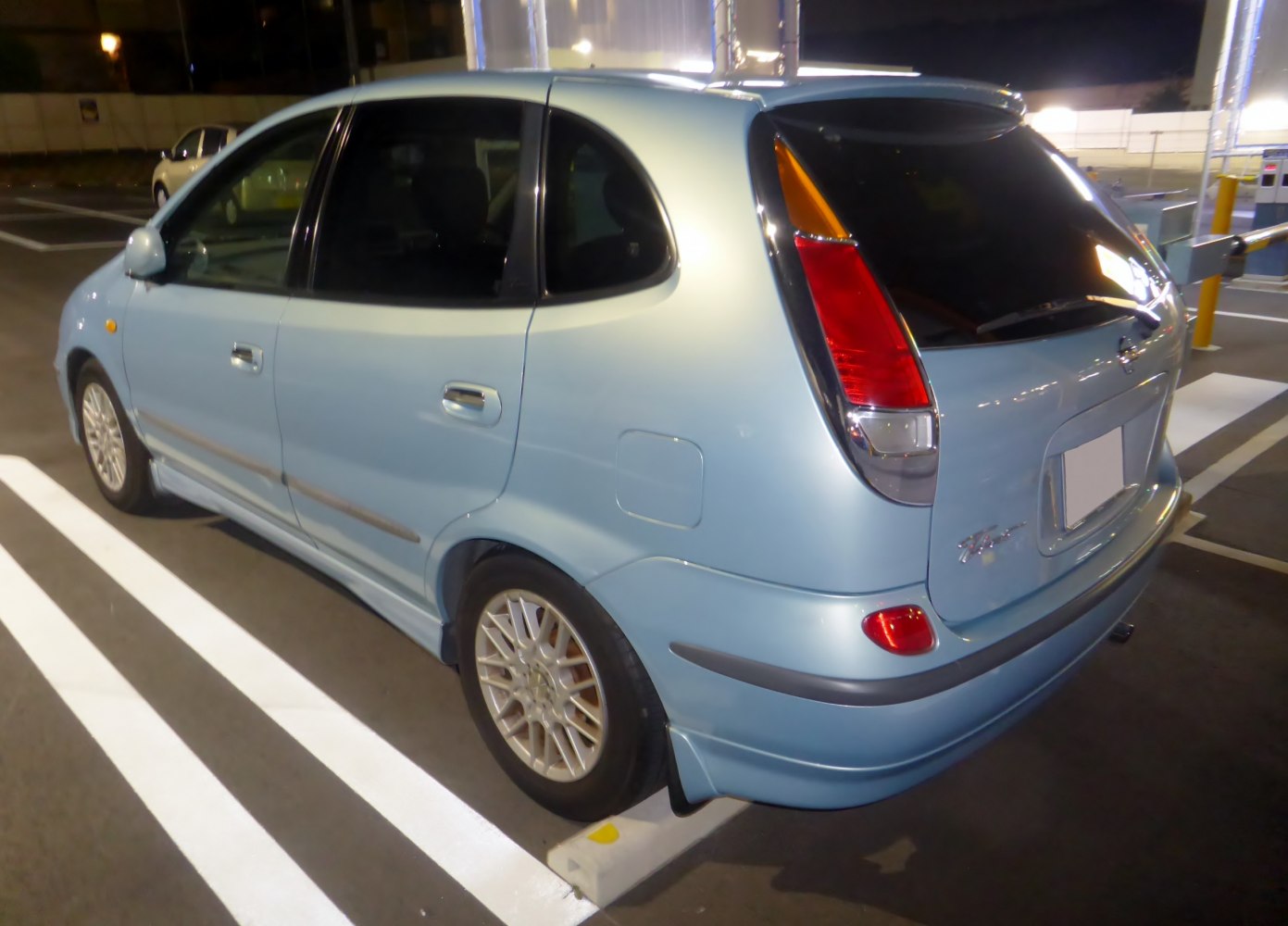 https://totalrenting.es/wp-content/uploads/2022/10/nissan-tino-v10-1999-1-5-i-16v-105-cv-minivan-1.png