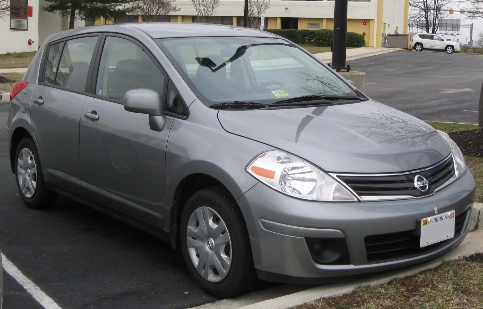 https://totalrenting.es/wp-content/uploads/2022/10/nissan-versa-hatch-2006-1-8-122-cv-hatchback.png