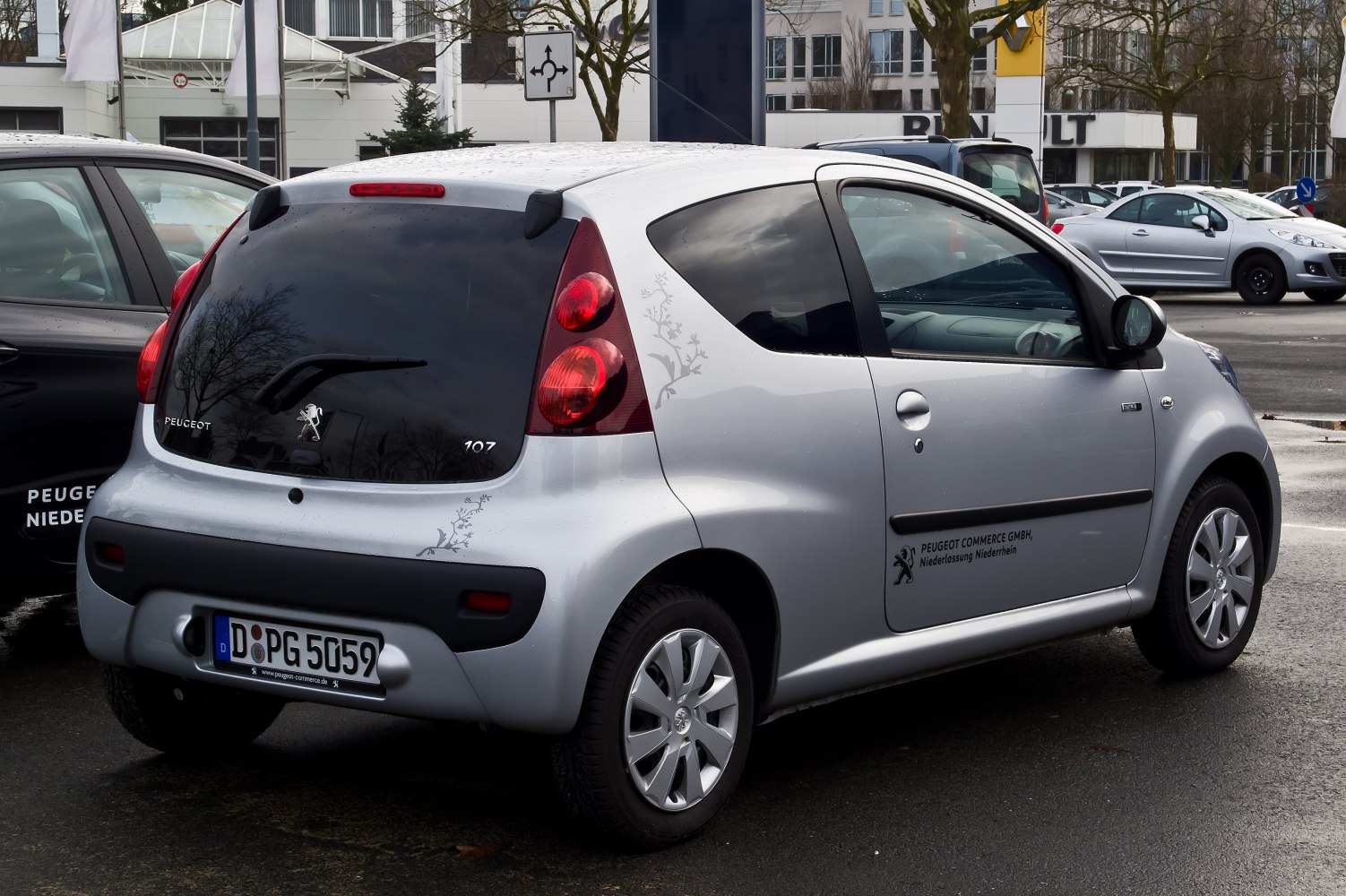 PEUGEOT 107 1.0i Urban 5p 2010, Ficha técnica, precio y medidas