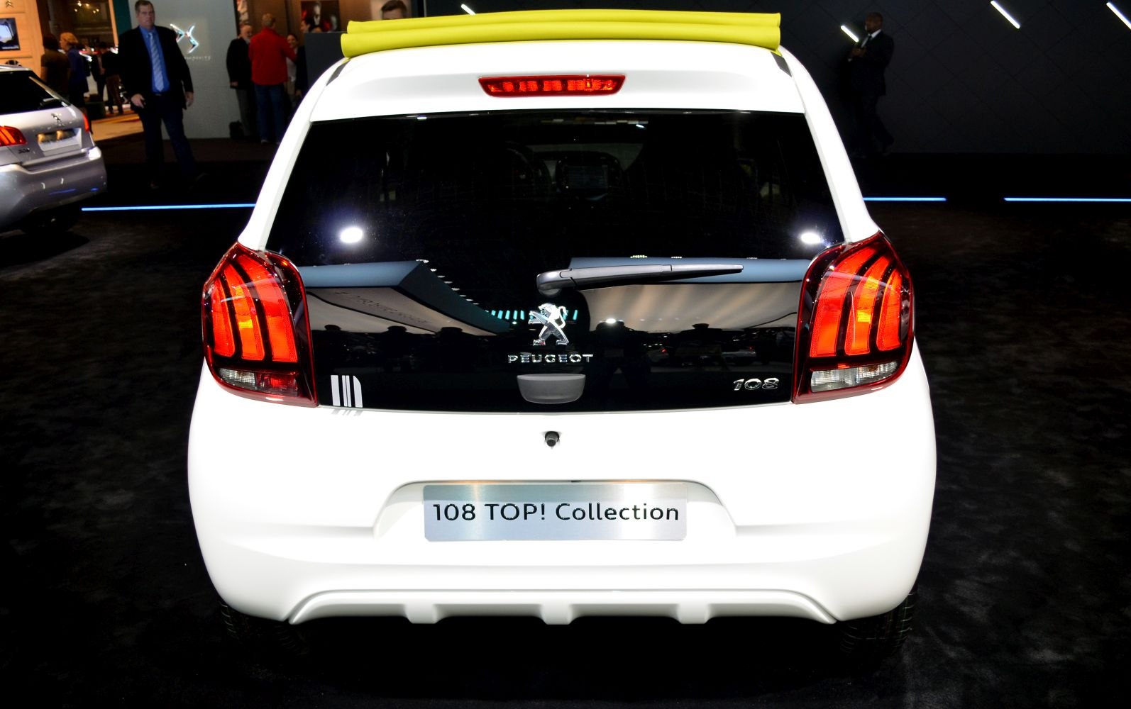 https://totalrenting.es/wp-content/uploads/2022/10/peugeot-108-top!-cabrio-2018-1-0i-72-cv-cabriolet-hatchback-3.png
