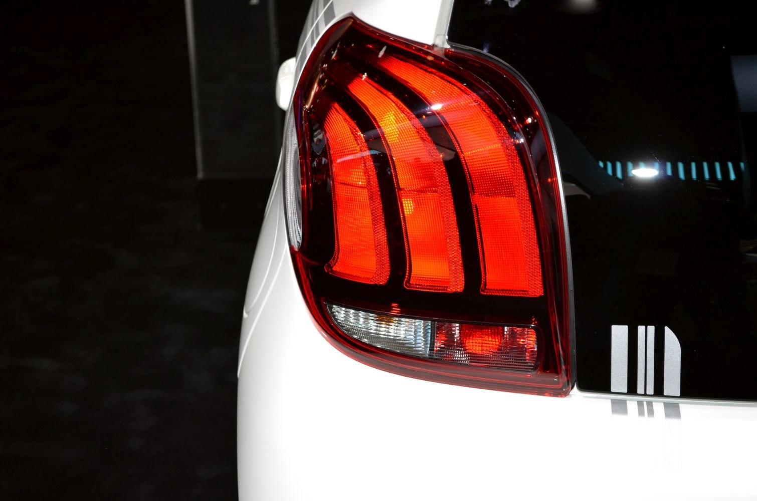 https://totalrenting.es/wp-content/uploads/2022/10/peugeot-108-top!-cabrio-2018-1-0i-72-cv-cabriolet-hatchback-4.png
