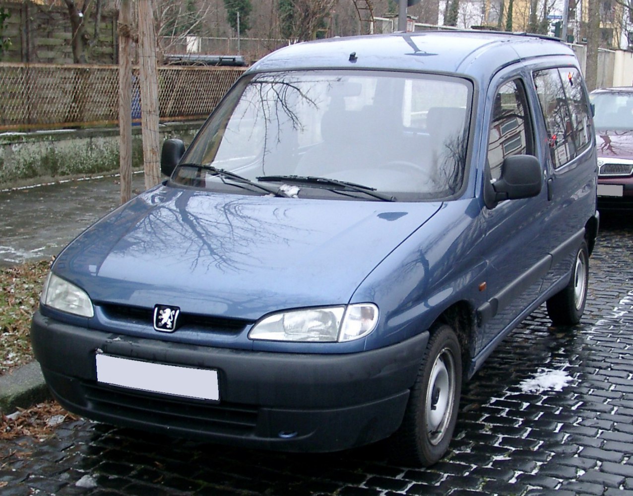 https://totalrenting.es/wp-content/uploads/2022/10/peugeot-partner-i-phase-i-1996-1-9-d-70-cv-minivan.png