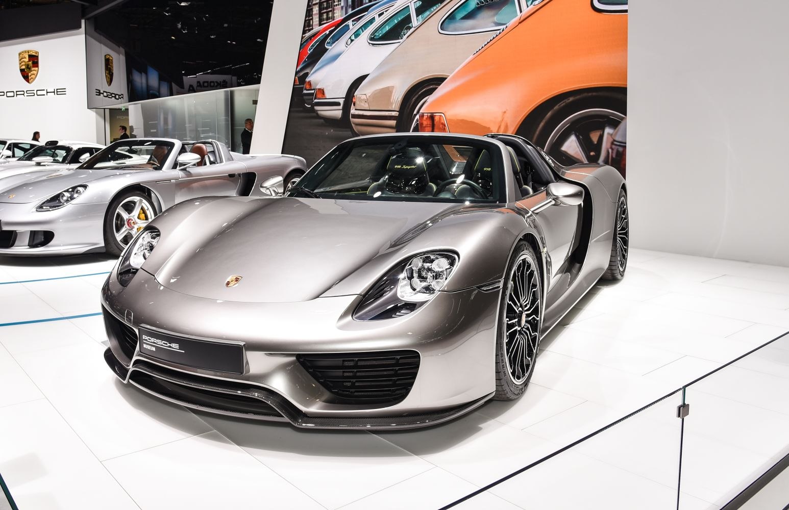 https://totalrenting.es/wp-content/uploads/2022/10/porsche-918-spyder-2013-4-6-v8-887-cv-hybrid-pdk-roadster-1.png