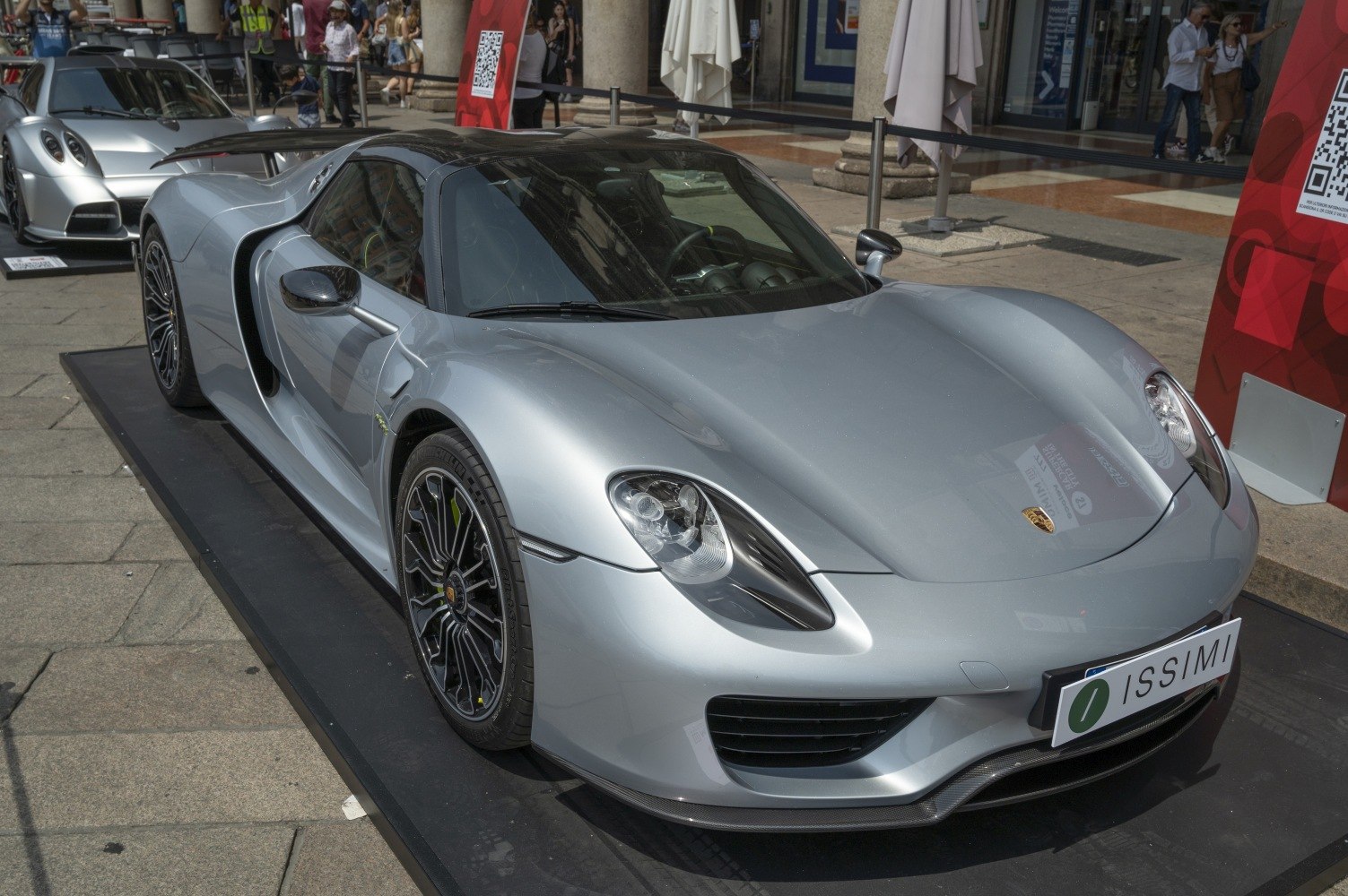 https://totalrenting.es/wp-content/uploads/2022/10/porsche-918-spyder-2013-4-6-v8-887-cv-hybrid-pdk-roadster-11.png