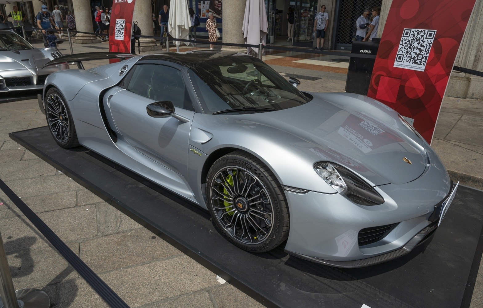 https://totalrenting.es/wp-content/uploads/2022/10/porsche-918-spyder-2013-4-6-v8-887-cv-hybrid-pdk-roadster-14.png