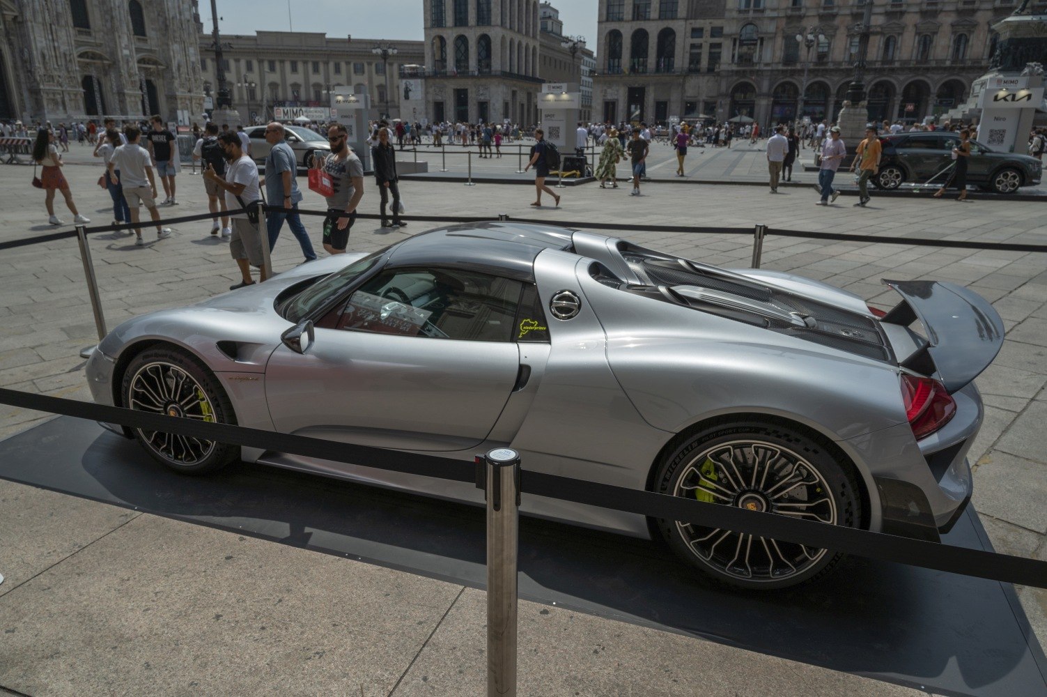https://totalrenting.es/wp-content/uploads/2022/10/porsche-918-spyder-2013-4-6-v8-887-cv-hybrid-pdk-roadster-15.png