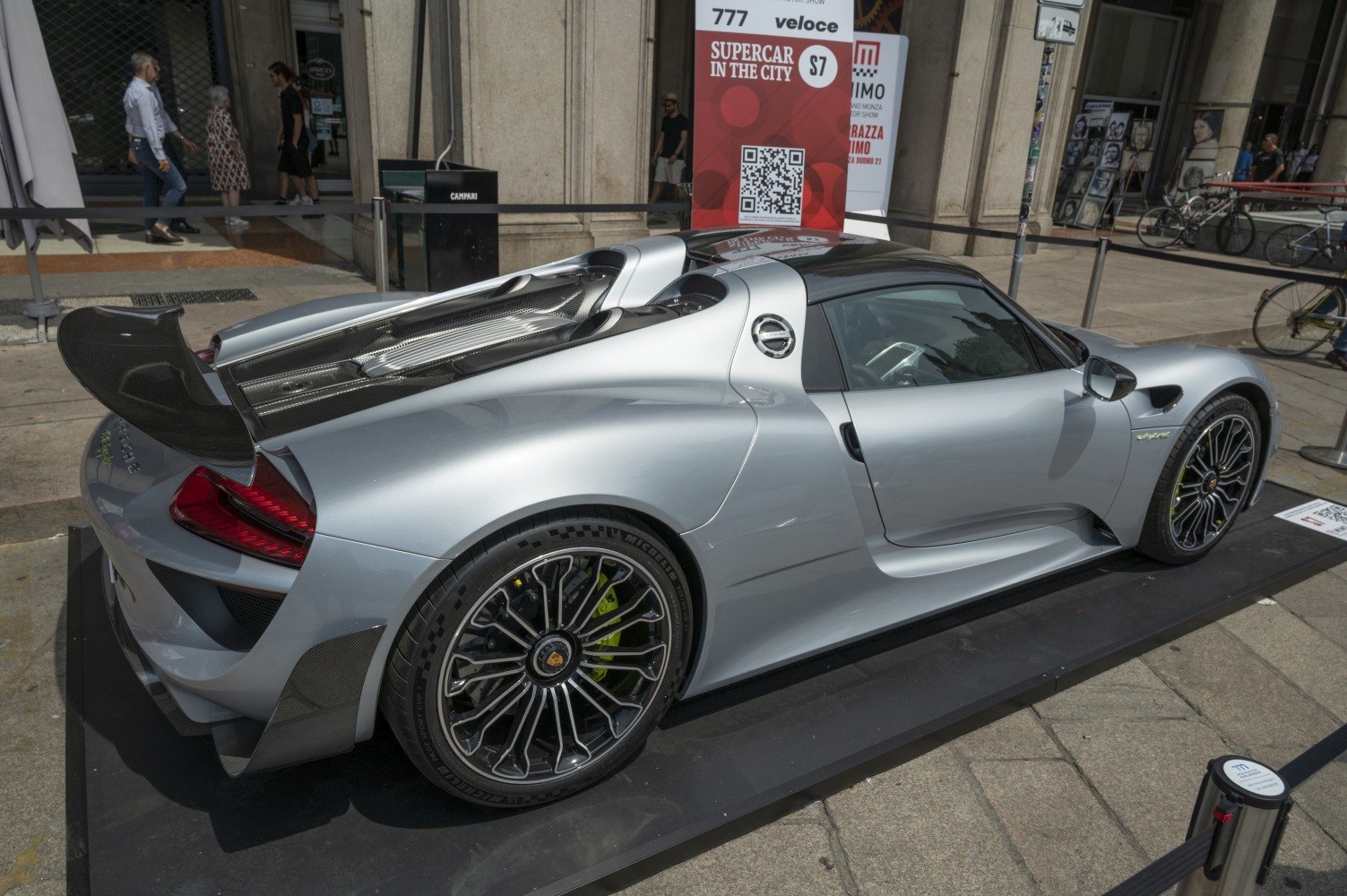 https://totalrenting.es/wp-content/uploads/2022/10/porsche-918-spyder-2013-4-6-v8-887-cv-hybrid-pdk-roadster-17.png